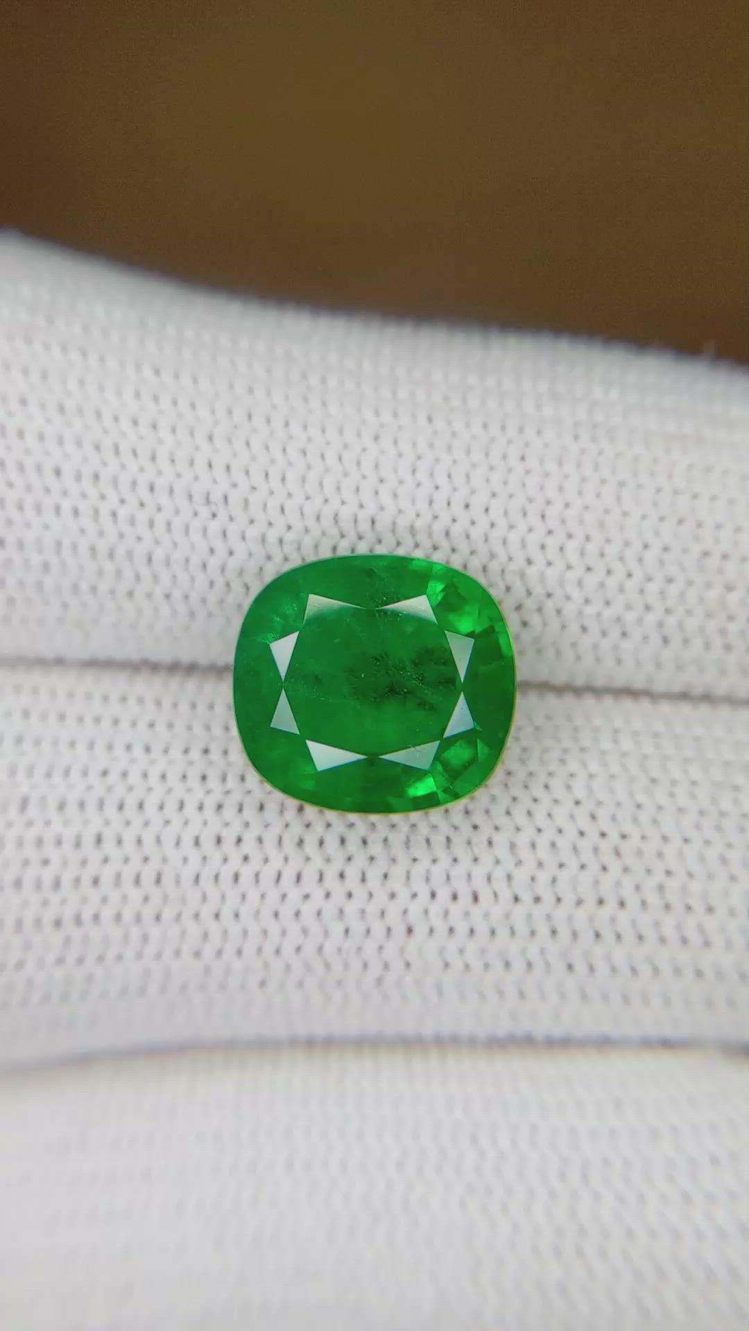 5.32 Ct. Emerald from Zambia Size Video
