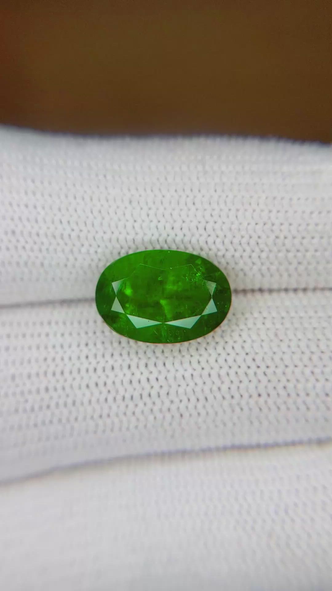 4.33 Ct. Emerald from Zambia Size Video