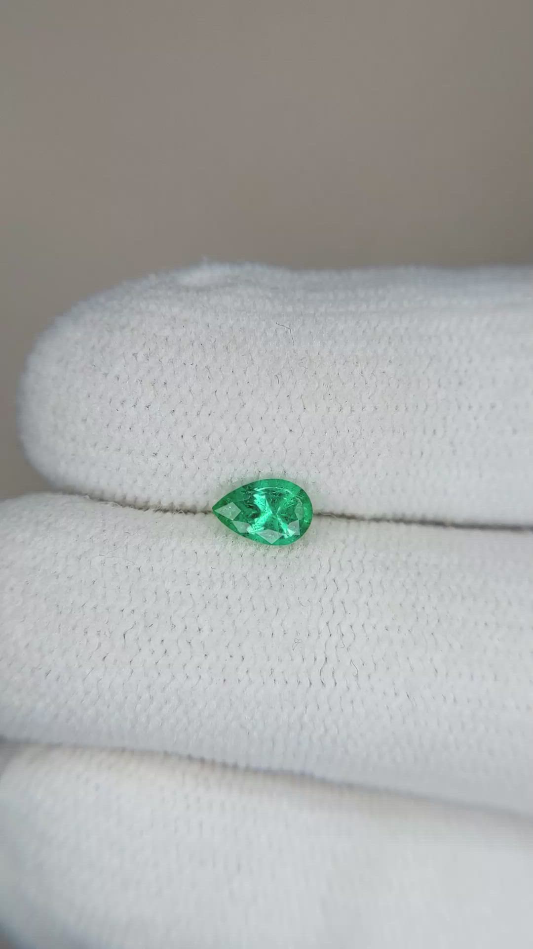 0.25 Ct. Emerald from Zambia Size Video
