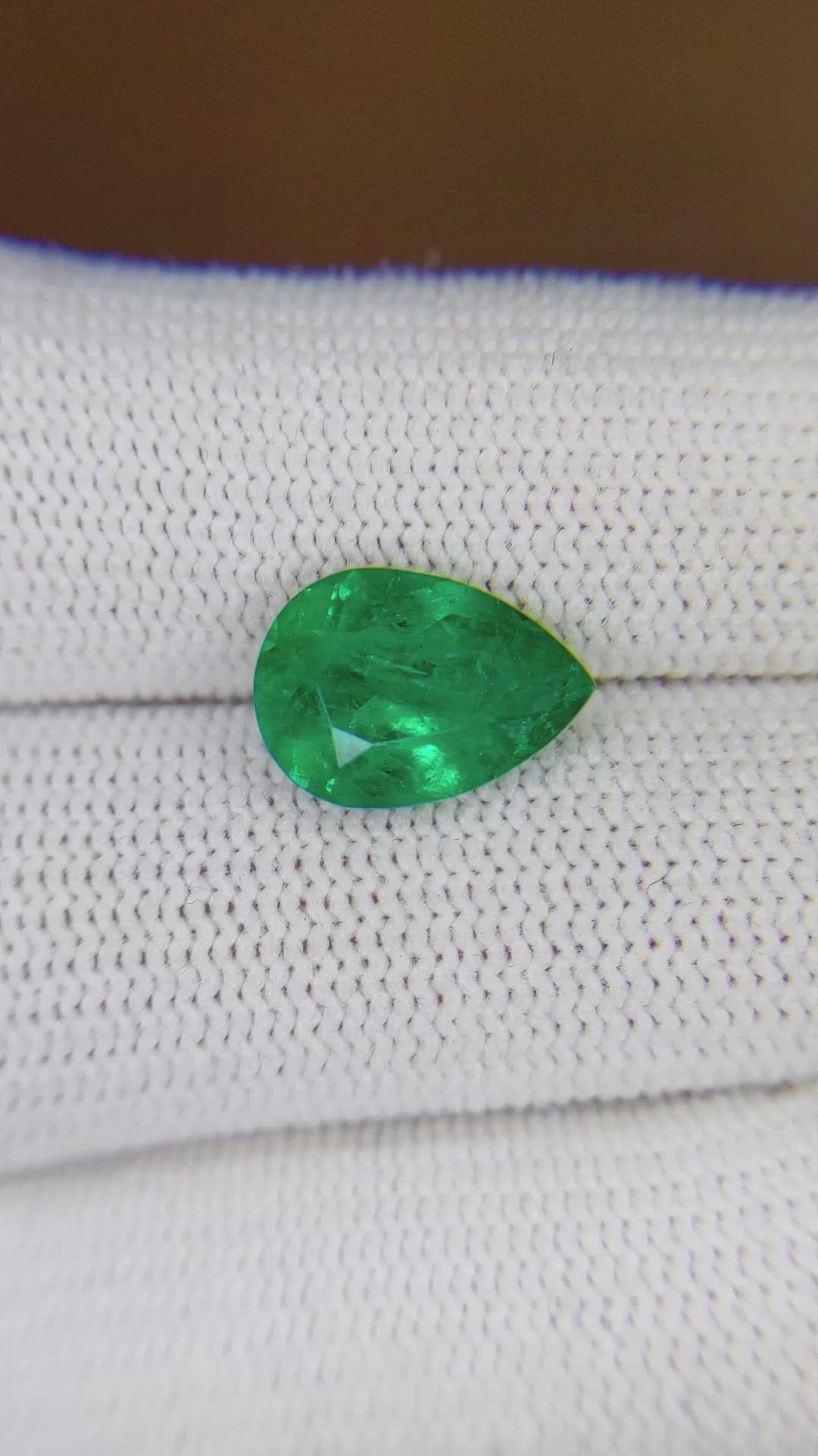 2.59 Ct. Emerald from Colombia Size Video