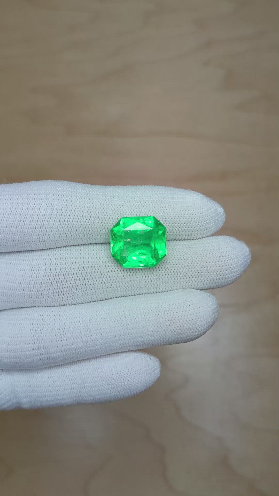10.29 Ct. Emerald from Colombia Size Video