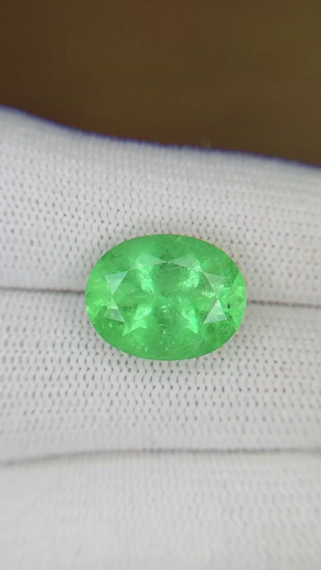 7.24 Ct. Emerald from Colombia Size Video