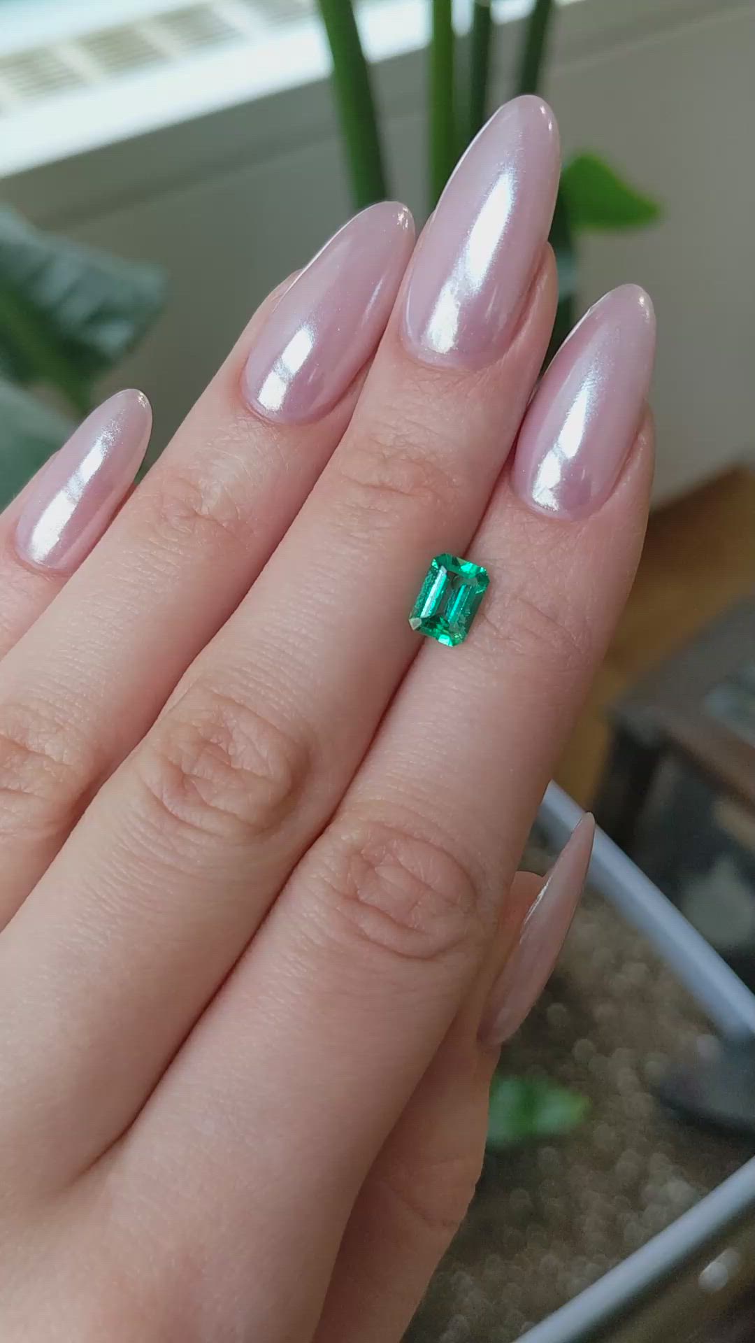 1.00 Ct. Emerald from Colombia Size Video