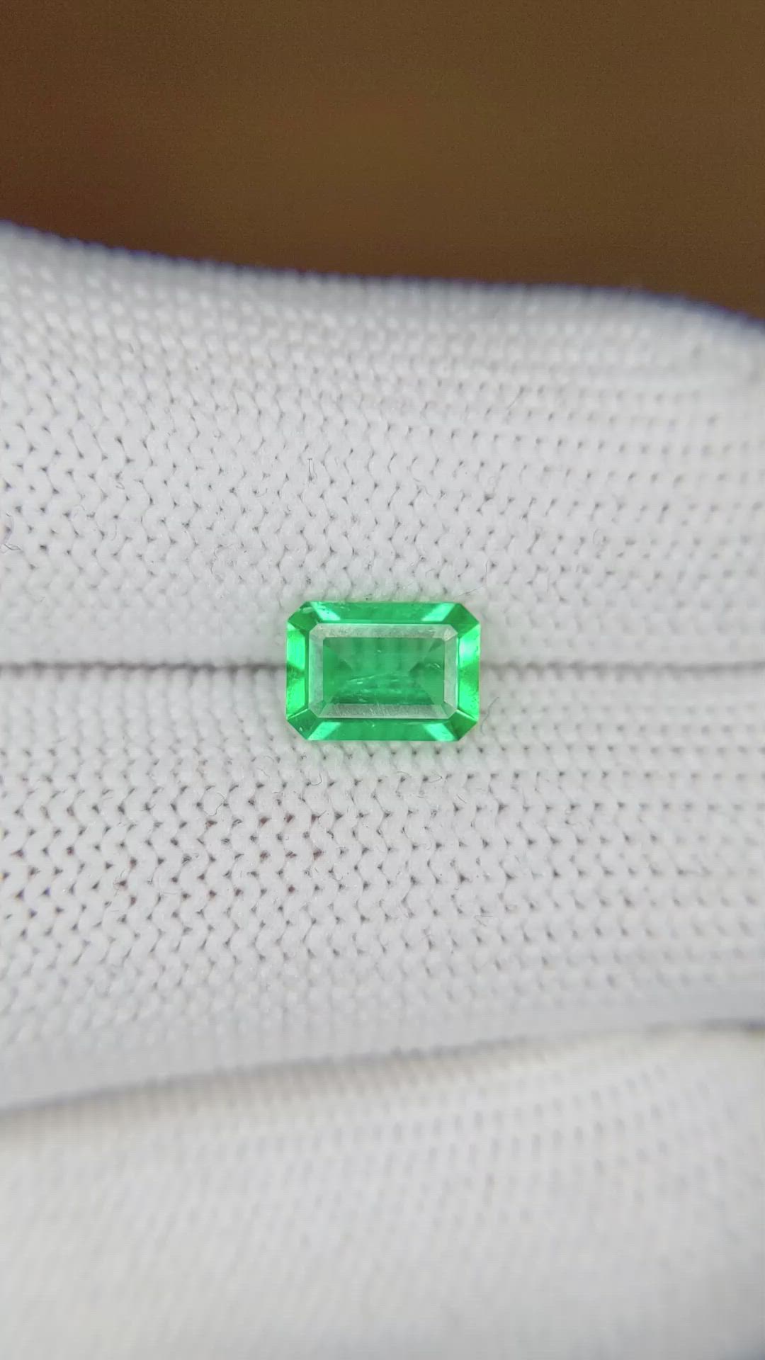1.00 Ct. Emerald from Colombia Size Video