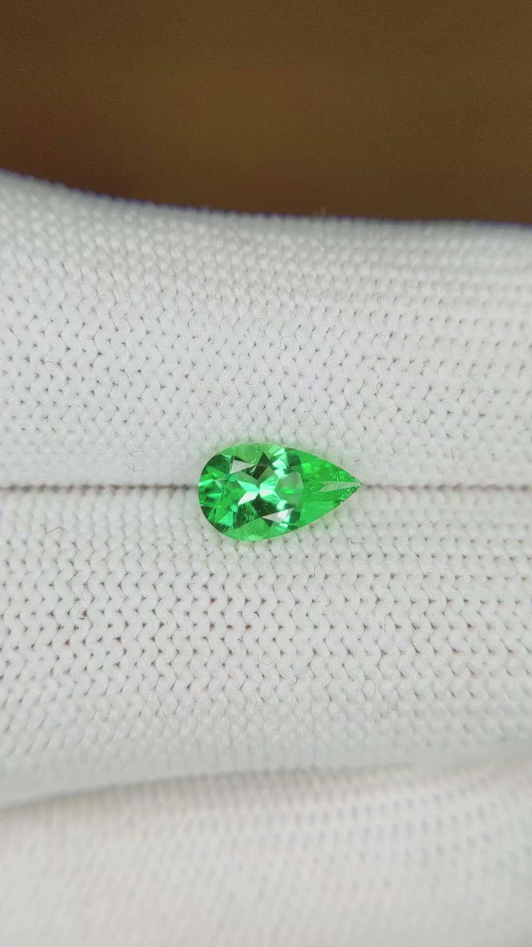 0.86 Ct. Emerald from Colombia Size Video
