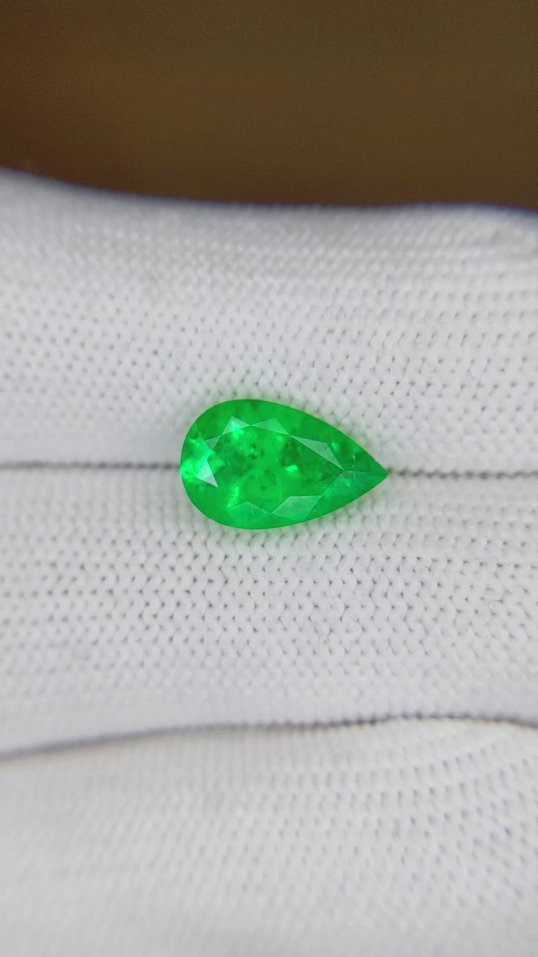 2.23 Ct. Emerald from Colombia Size Video