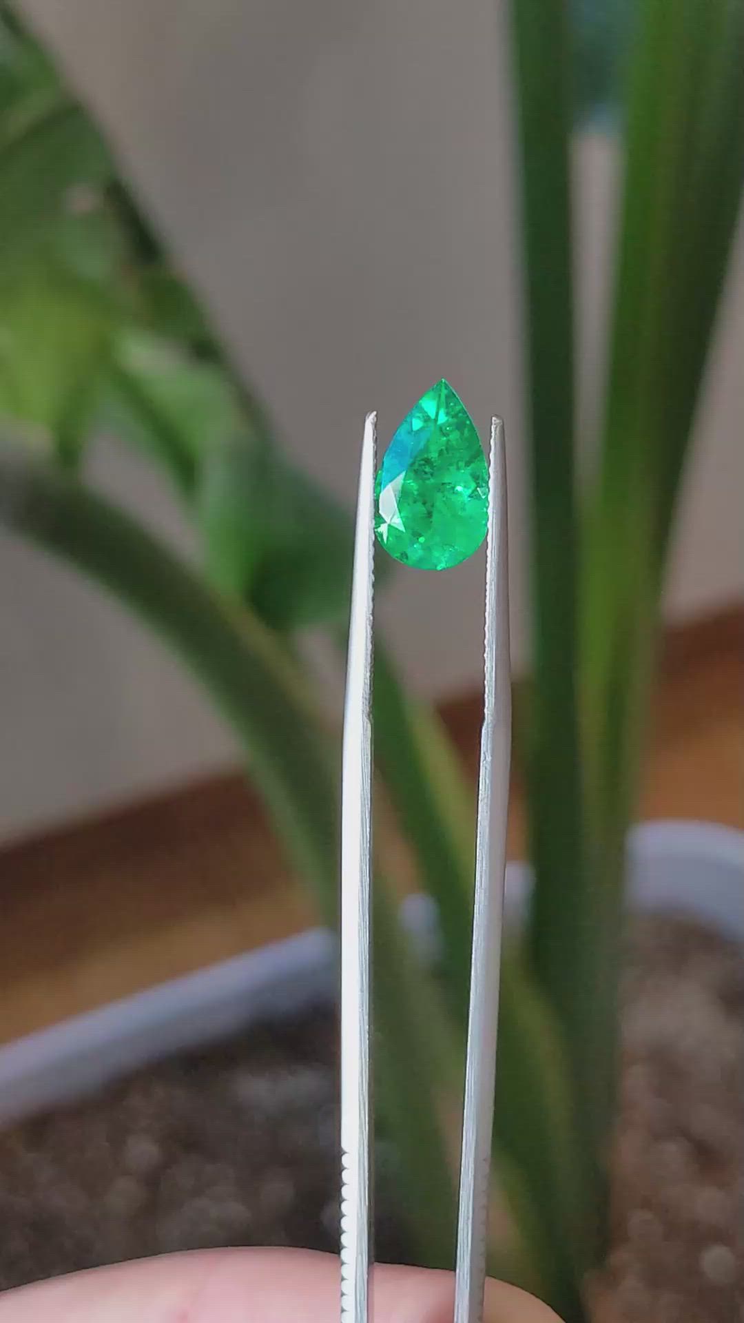2.23 Ct. Emerald from Colombia Size Video