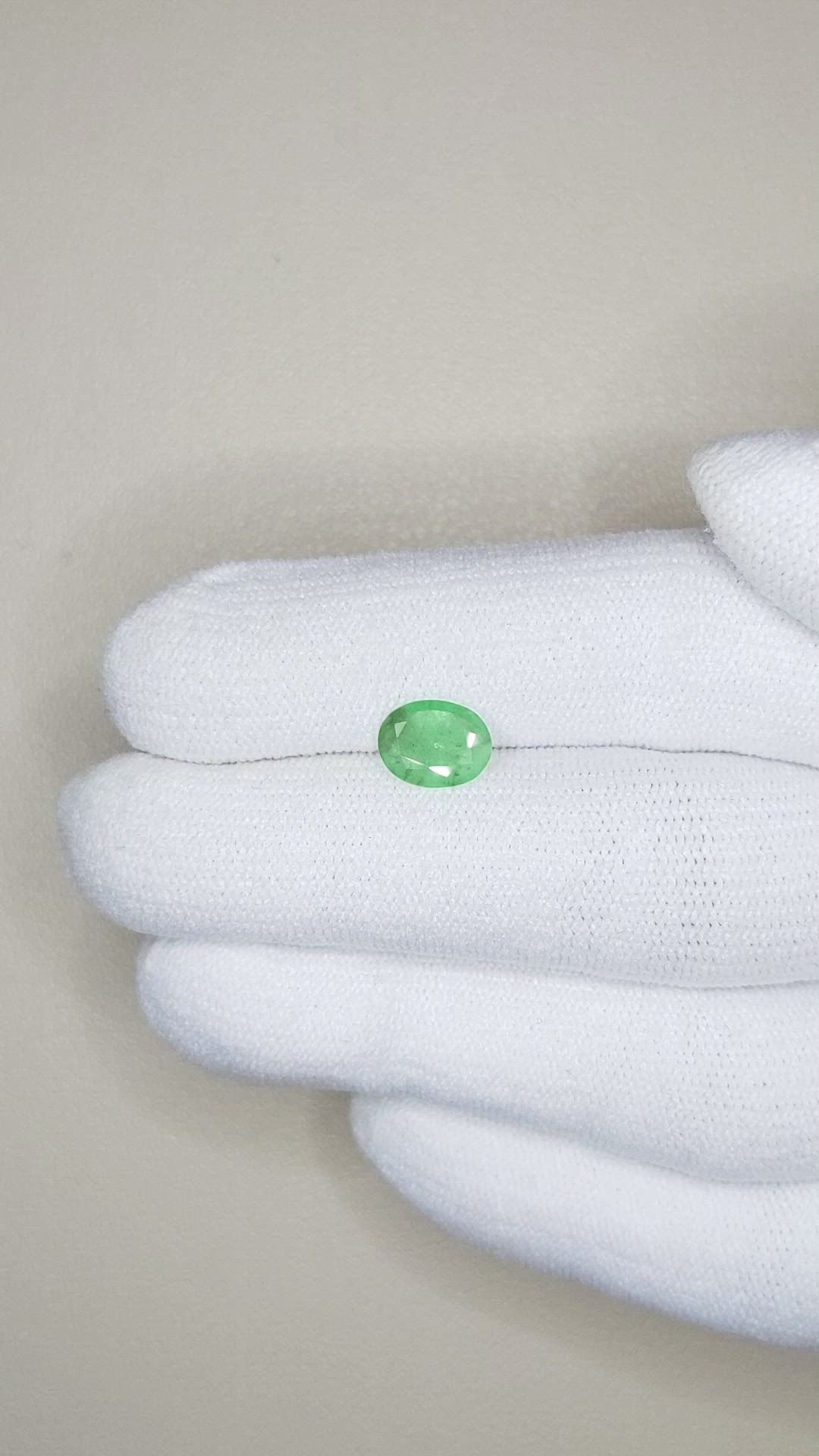 0.90 Ct. Emerald from Zambia Size Video