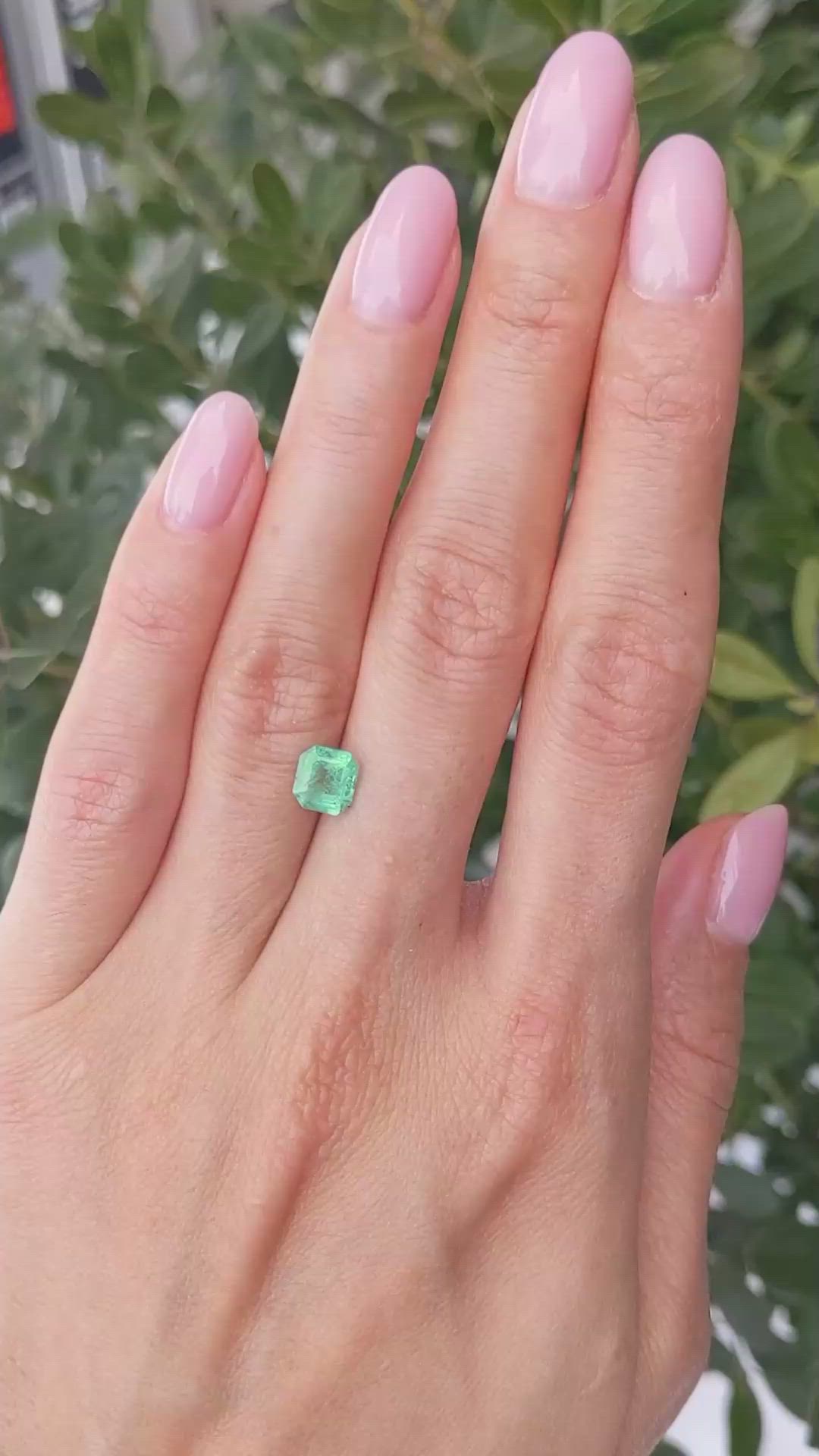 1.00 Ct. Emerald from Colombia Size Video