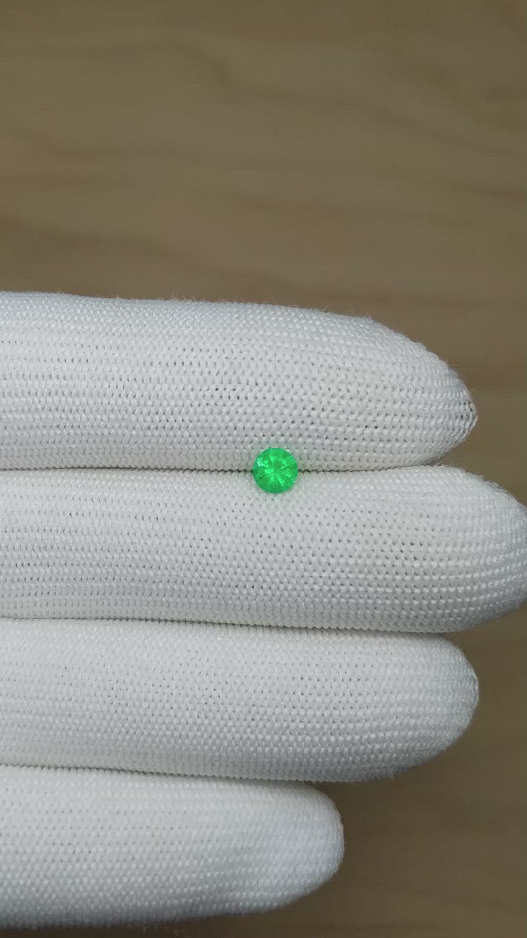 0.39 Ct. Emerald from Colombia Size Video