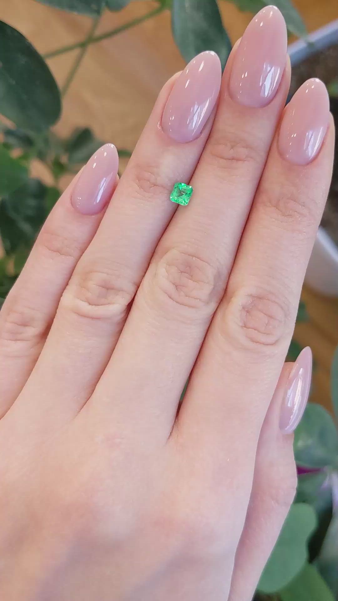 0.45 Ct. Emerald from Colombia Size Video