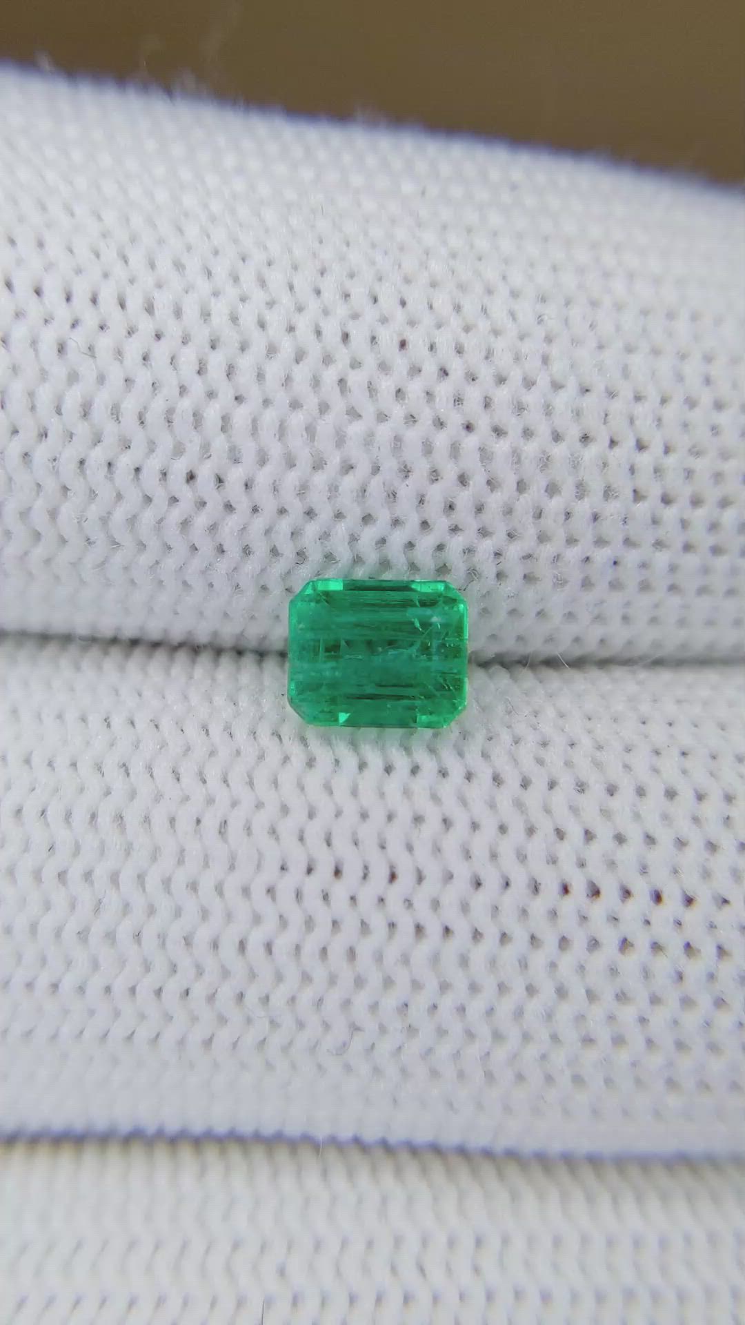 0.99 Ct. Emerald from Colombia Size Video