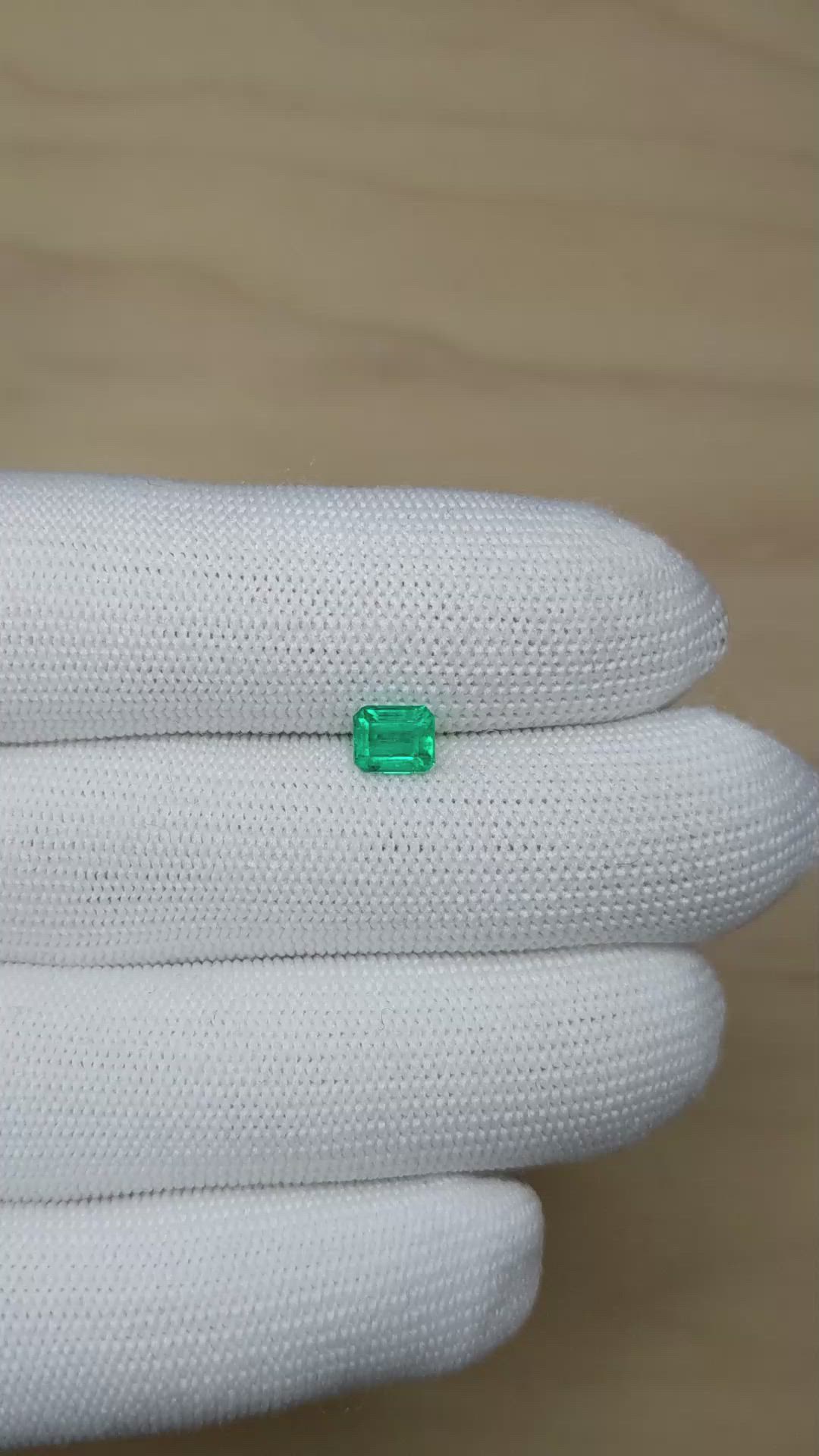 0.99 Ct. Emerald from Colombia Size Video