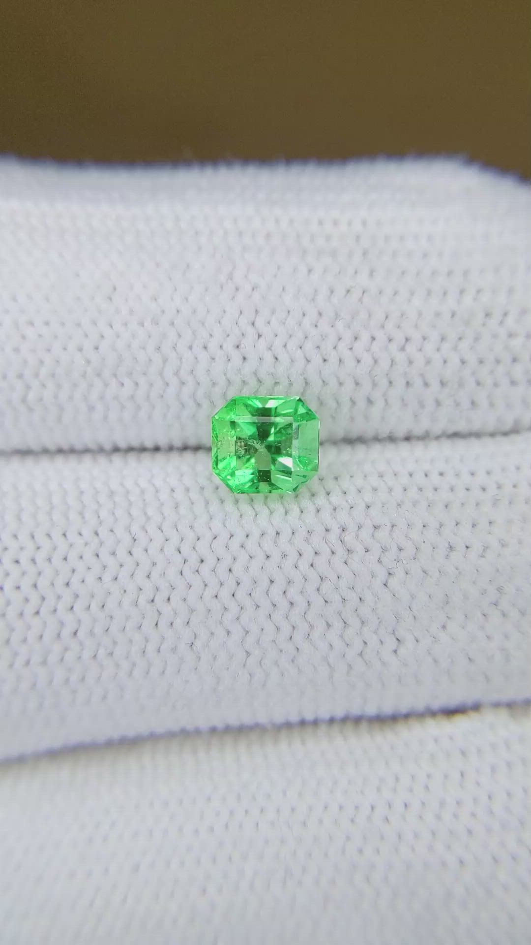0.91 Ct. Emerald from Colombia Size Video