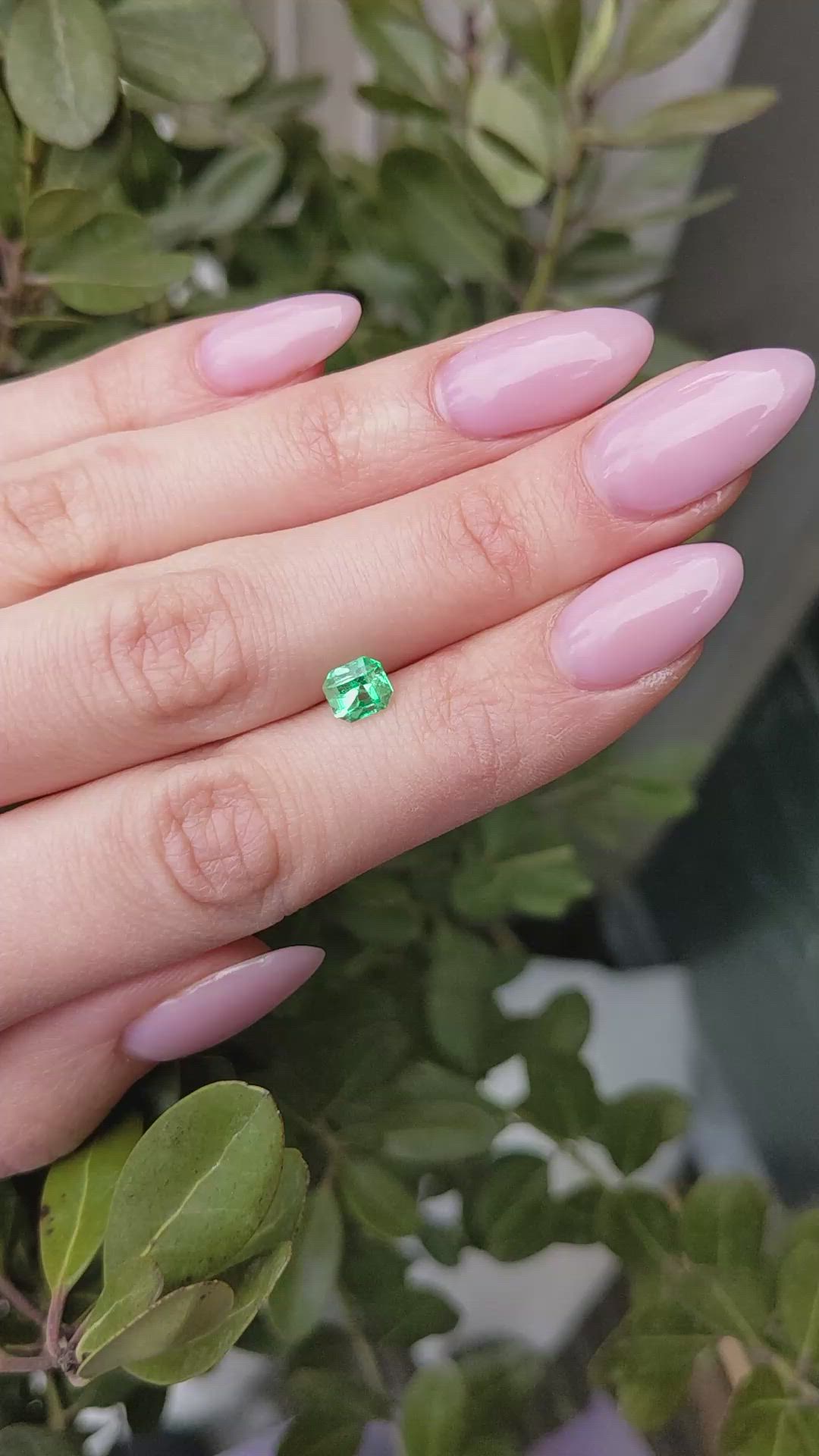 0.91 Ct. Emerald from Colombia Size Video