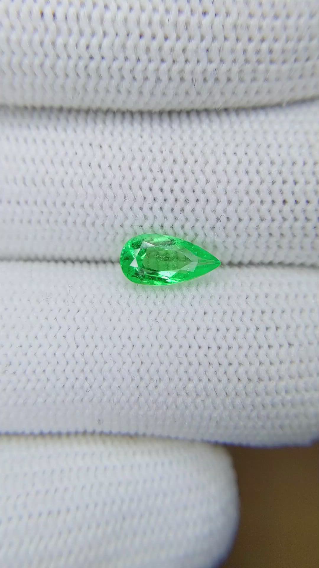 0.86 Ct. Emerald from Colombia Size Video