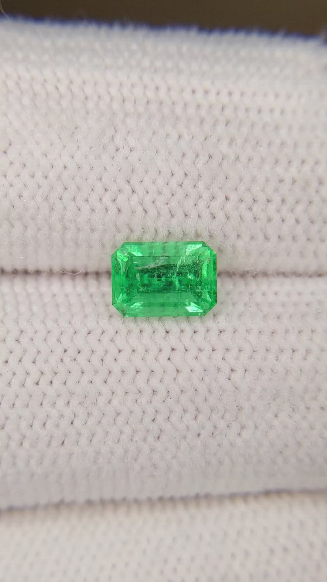 1.00 Ct. Emerald from Russia Size Video