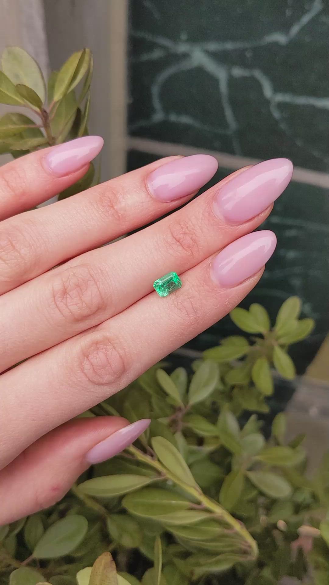 1.00 Ct. Emerald from Russia Size Video