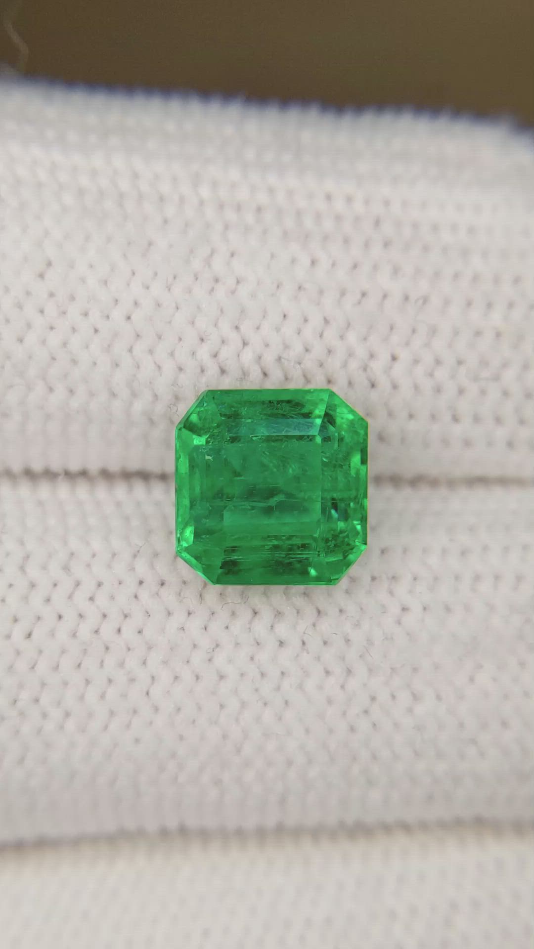 2.89 Ct. Emerald from Zambia Size Video