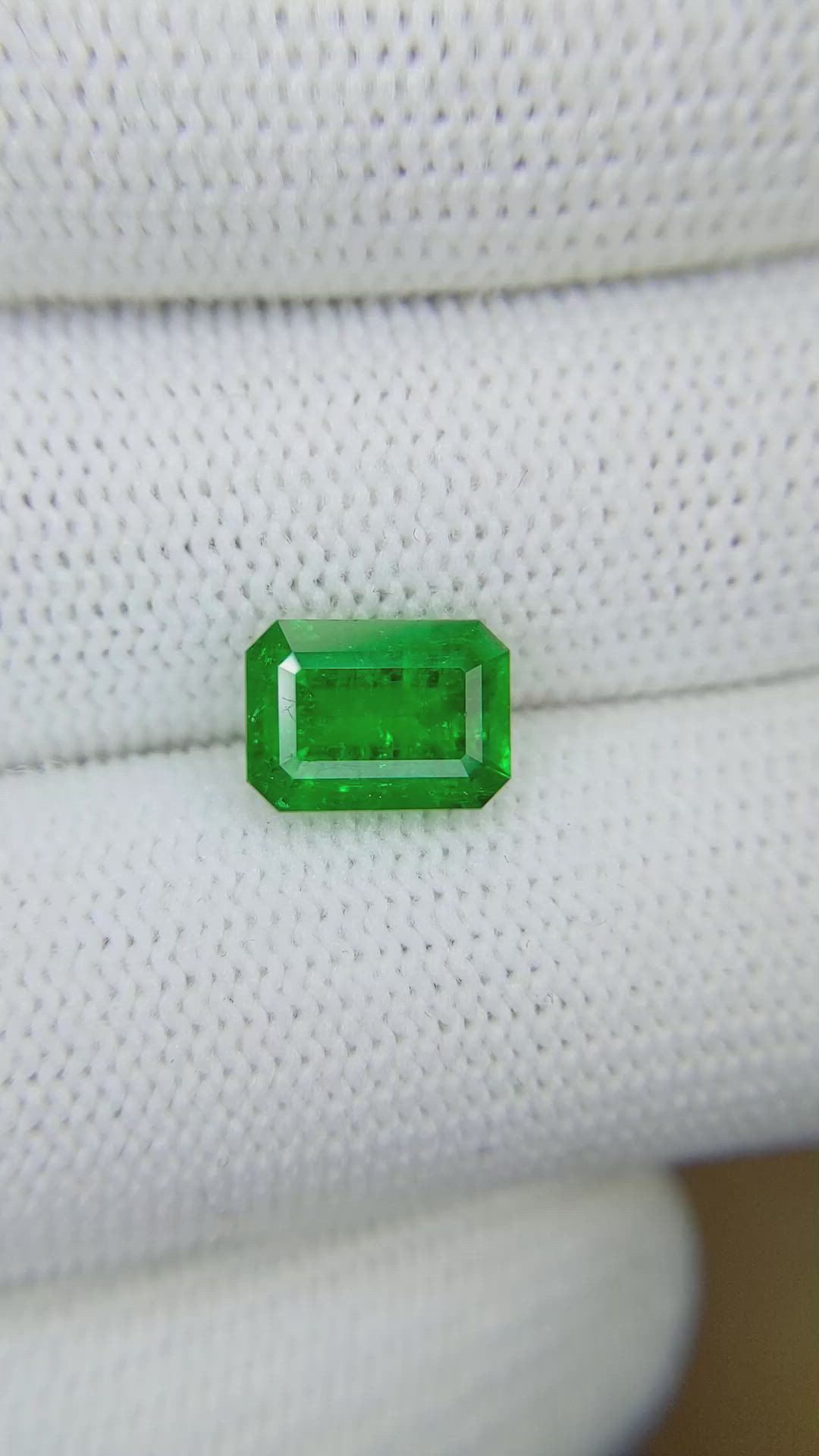 2.26 Ct. Emerald from Colombia - Muzo Size Video
