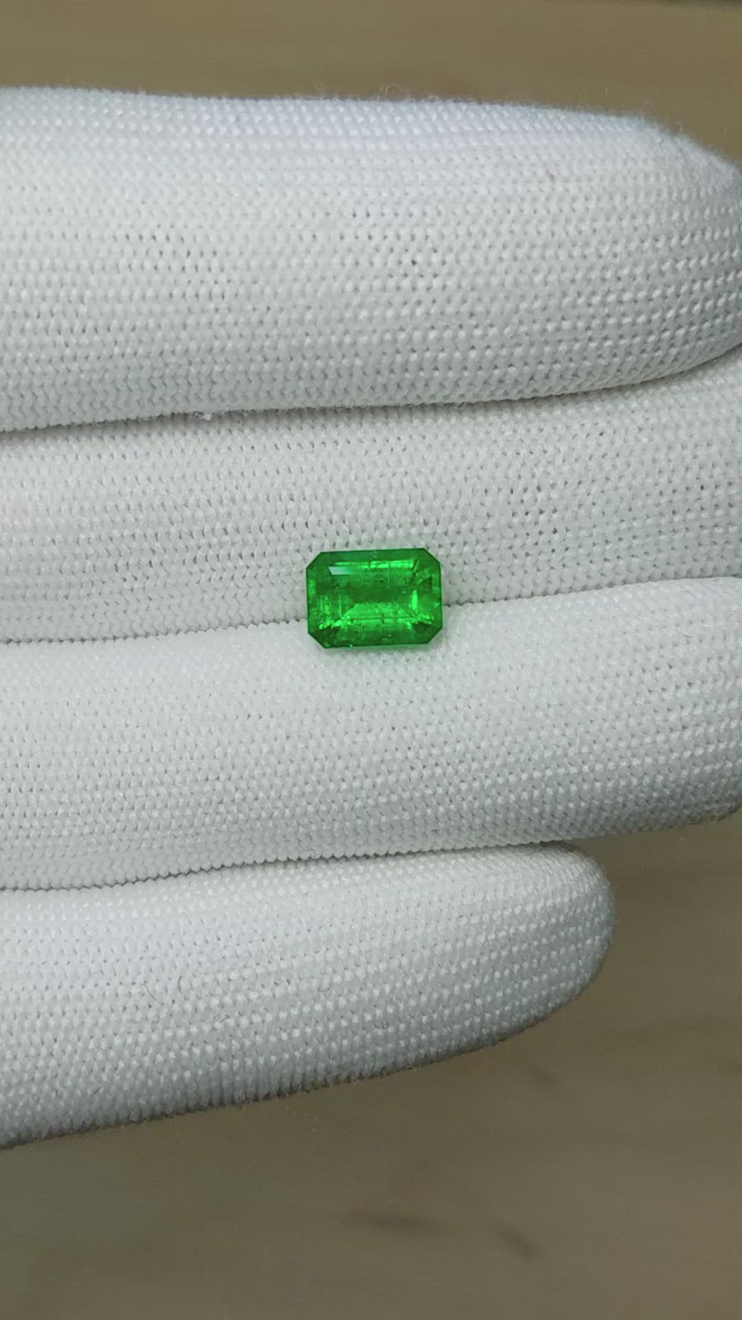 2.26 Ct. Emerald from Colombia - Muzo Size Video