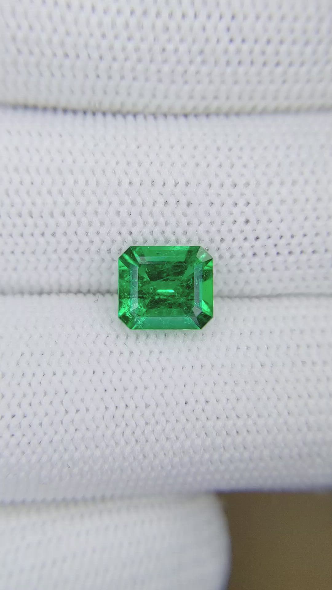 1.77 Ct. Emerald from Colombia - Muzo Size Video