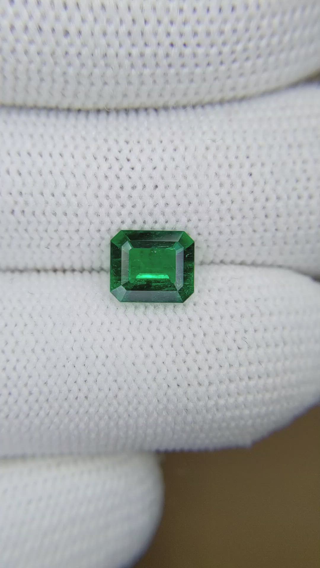 1.18 Ct. Emerald from Colombia - Muzo Size Video