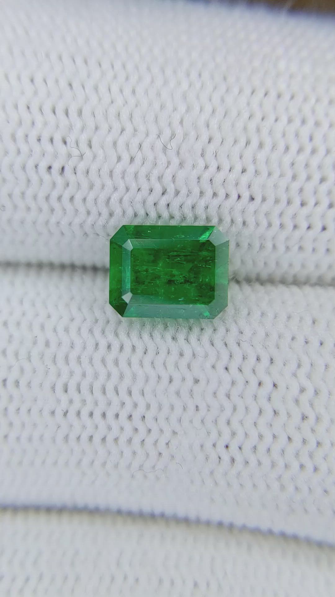 1.52 Ct. Emerald from Colombia - Muzo Size Video