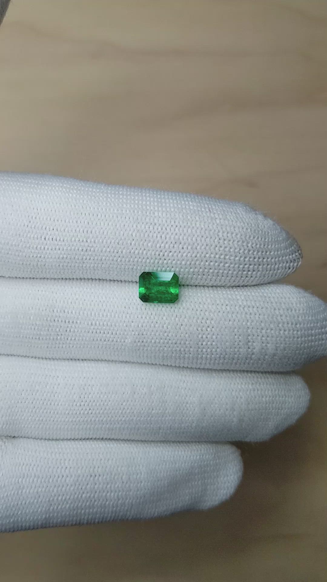1.52 Ct. Emerald from Colombia - Muzo Size Video