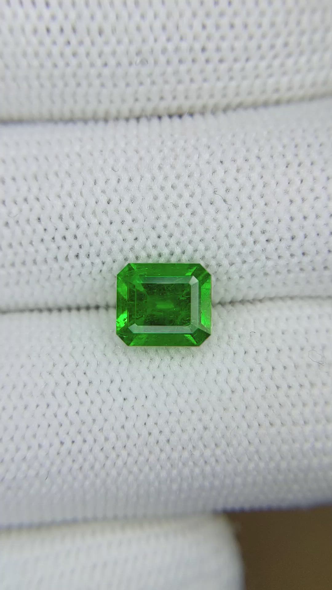 1.62 Ct. Emerald from Colombia - Muzo Size Video