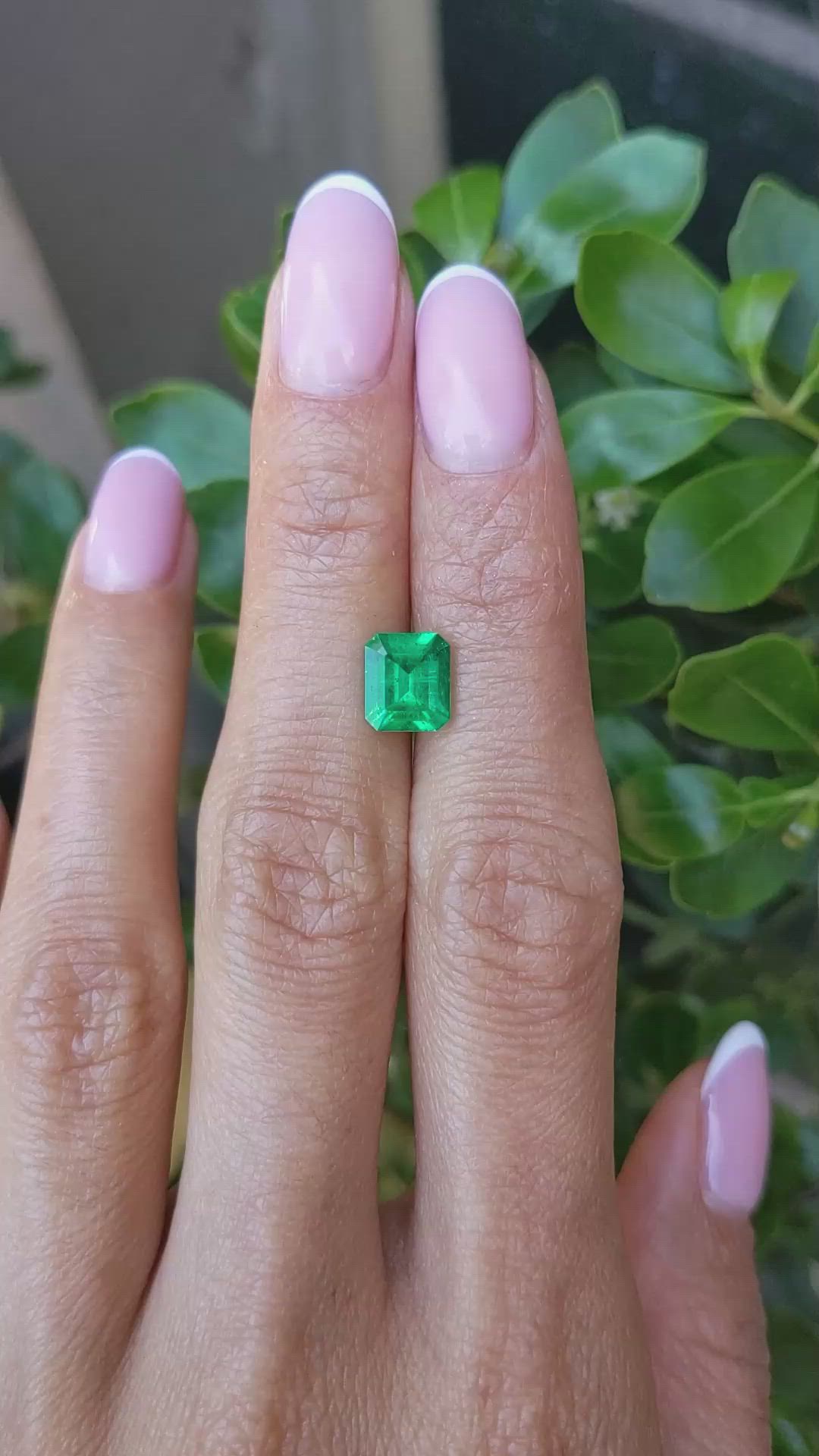 1.62 Ct. Emerald from Colombia - Muzo Size Video