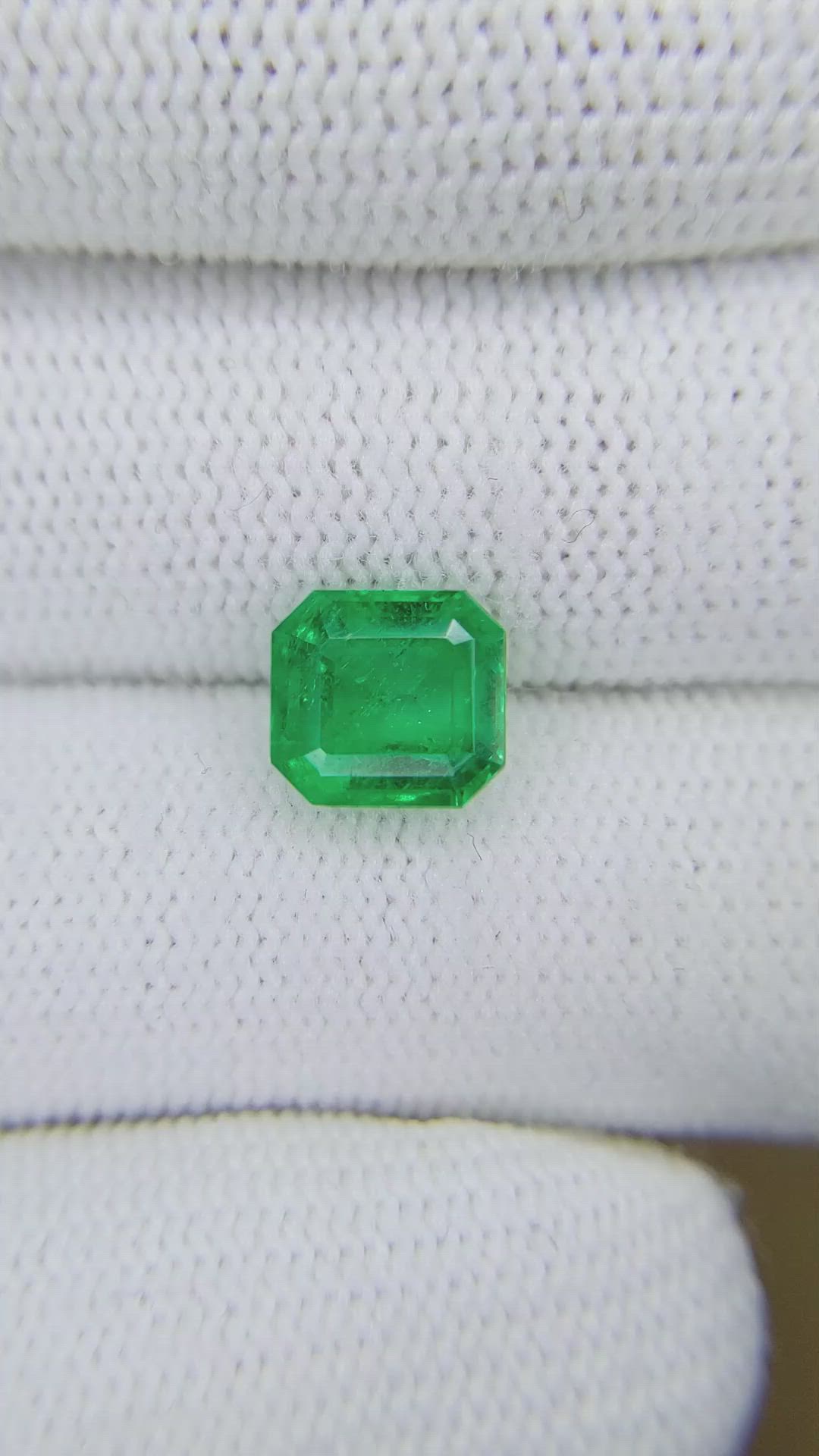 2.17 Ct. Emerald from Colombia - Muzo Size Video