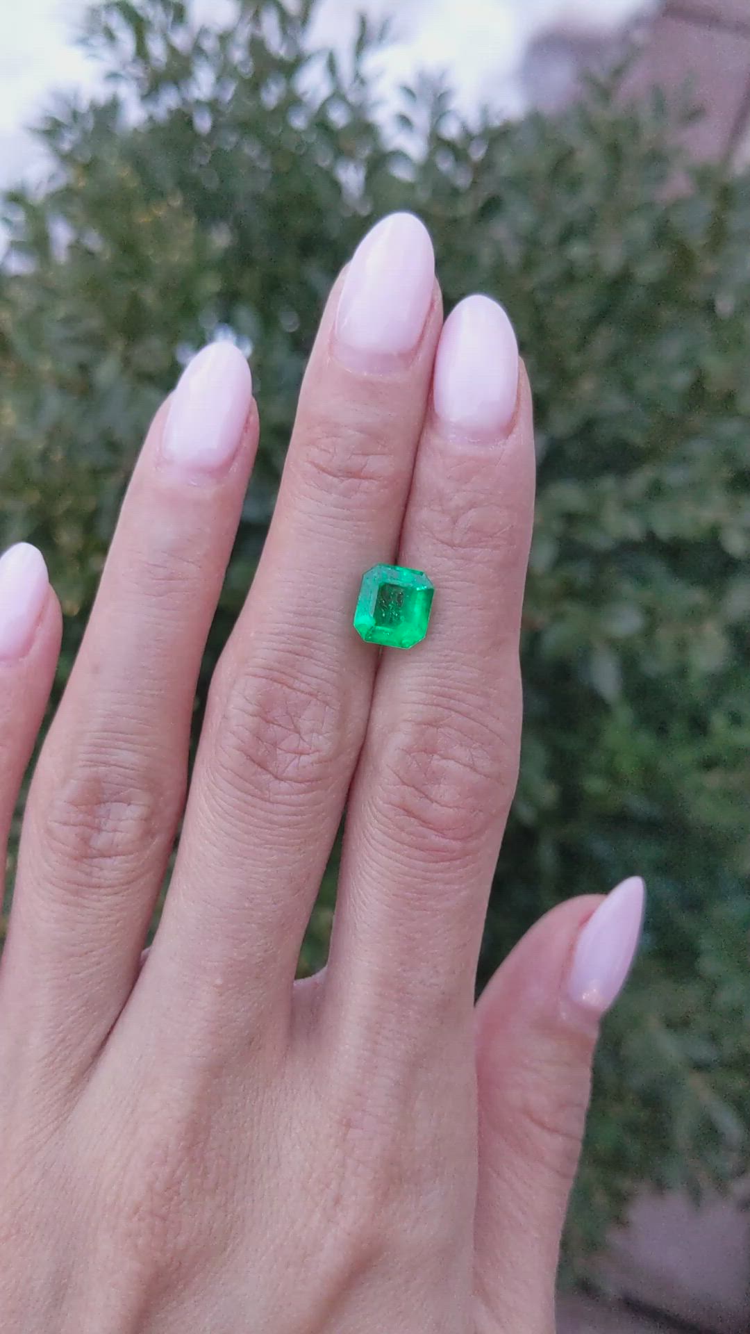 2.17 Ct. Emerald from Colombia - Muzo Size Video