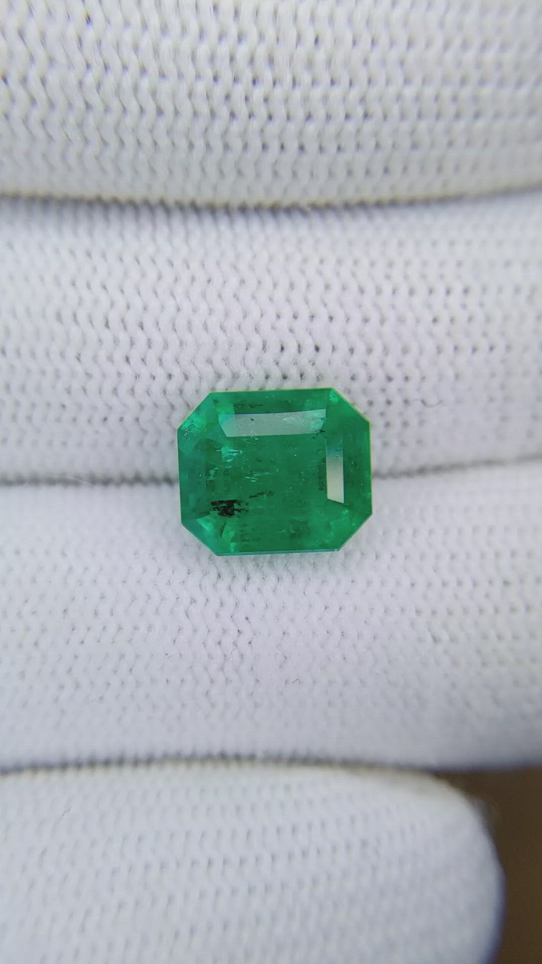 3.85 Ct. Emerald from Colombia Size Video