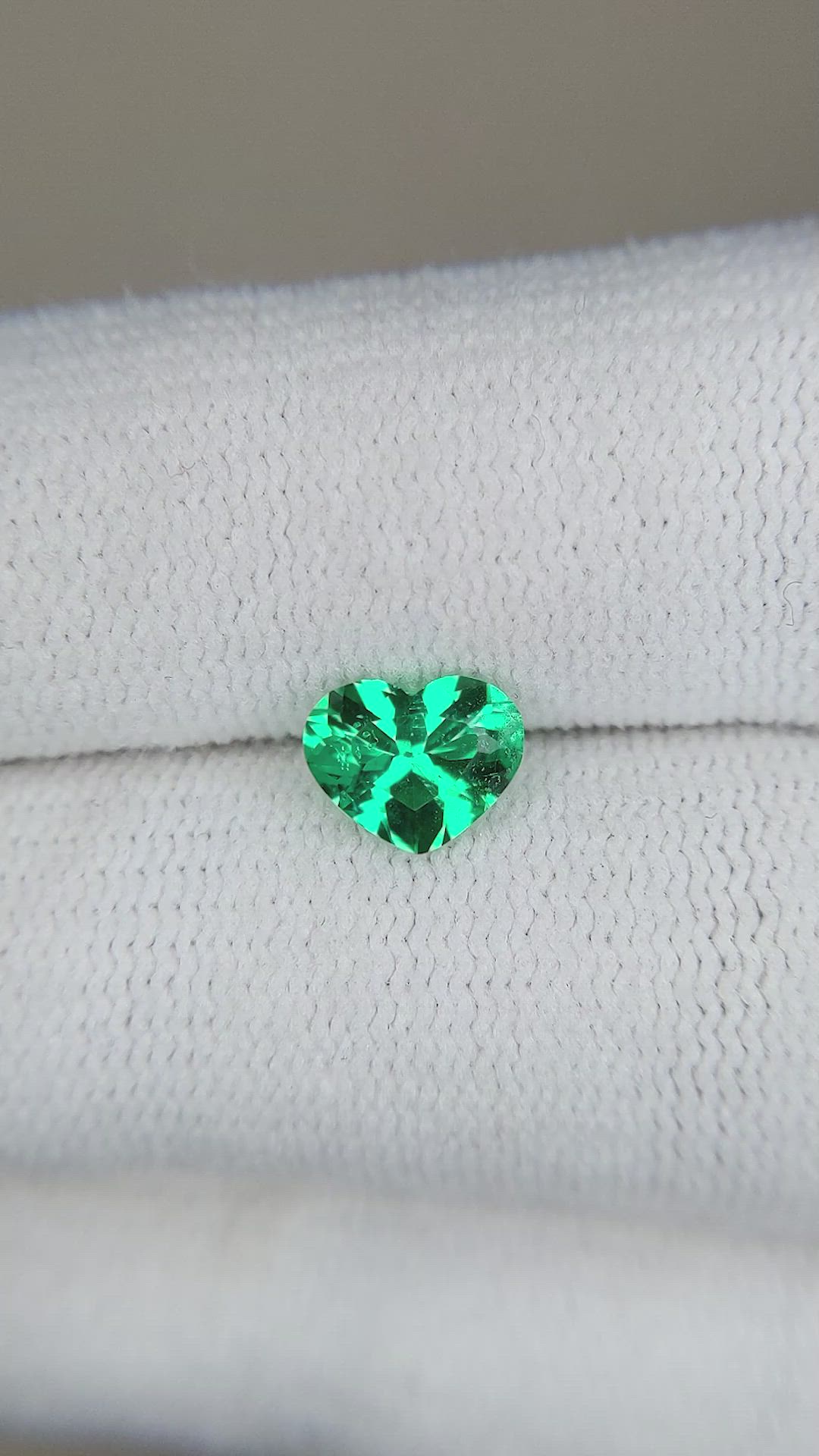 0.65 Ct. Emerald from Colombia Size Video