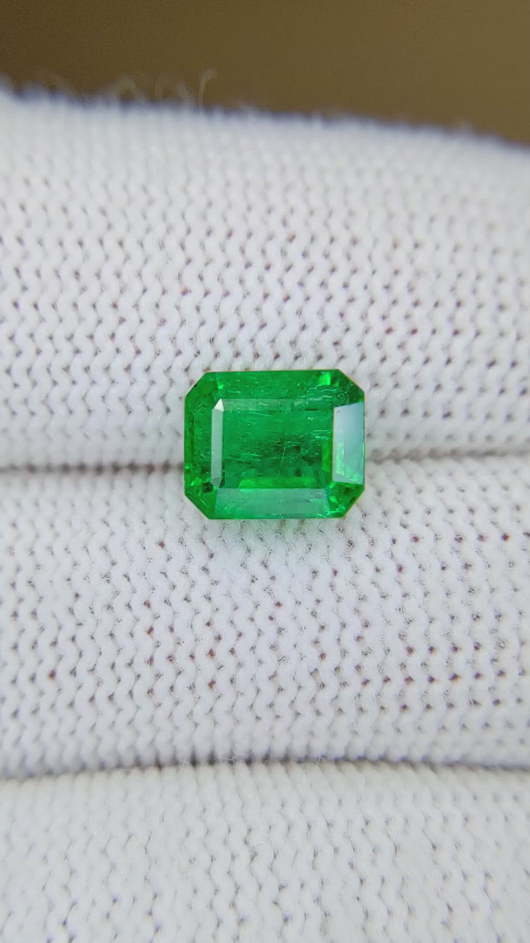 2.32 Ct. Emerald from Zambia Size Video