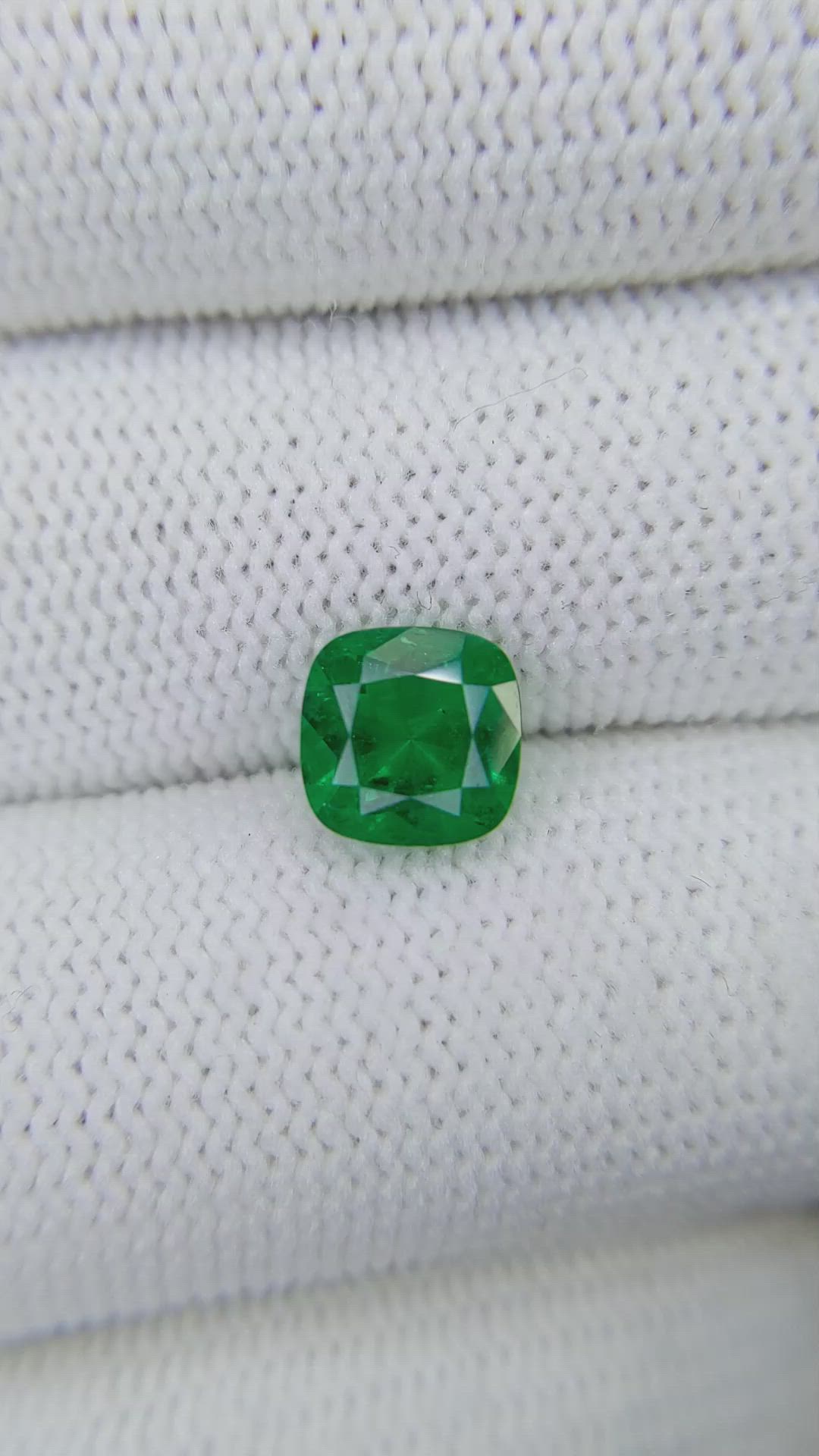 1.75 Ct. Emerald from Colombia - Muzo Size Video