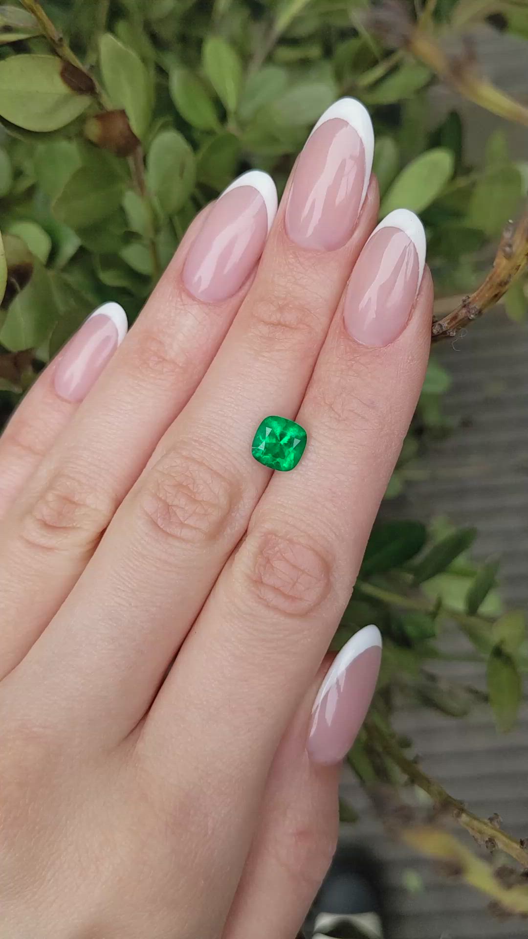 1.75 Ct. Emerald from Colombia - Muzo Size Video