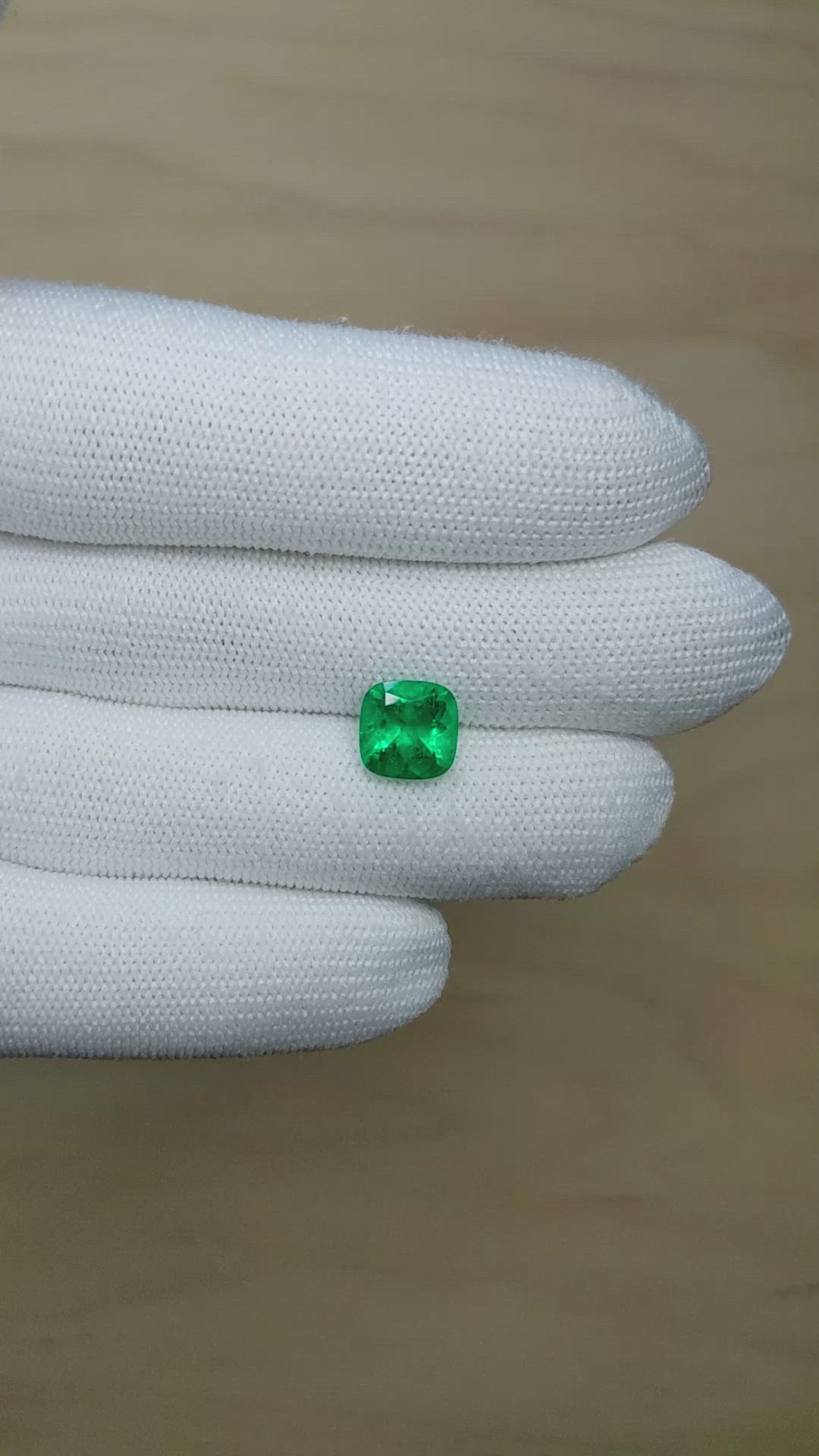 3.07 Ct. Emerald from Colombia - Muzo Size Video