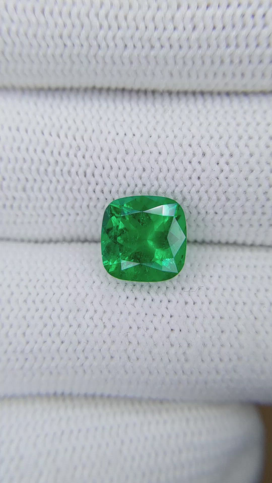 3.07 Ct. Emerald from Colombia - Muzo Size Video
