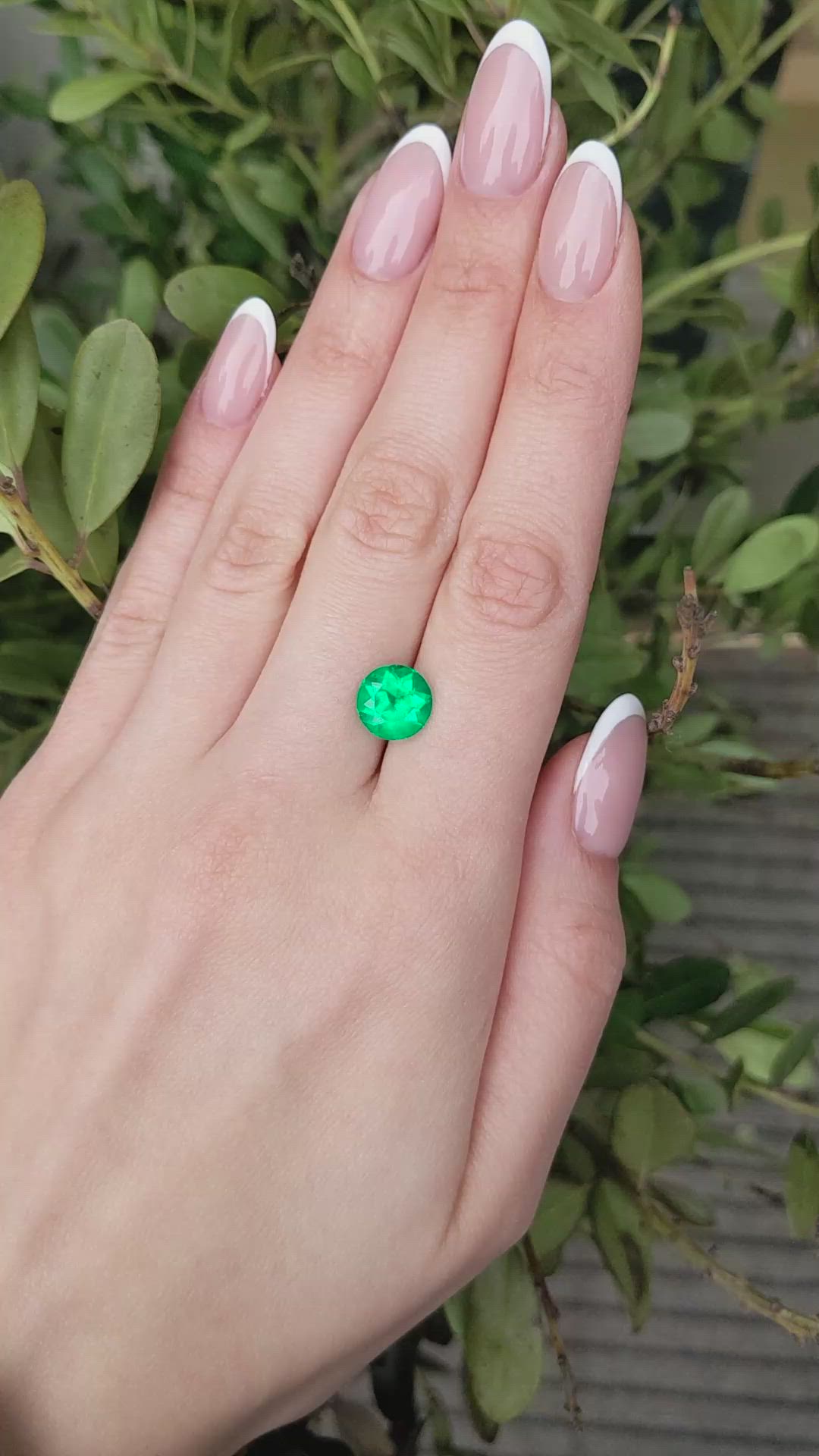 3.16 Ct. Emerald from Colombia Size Video