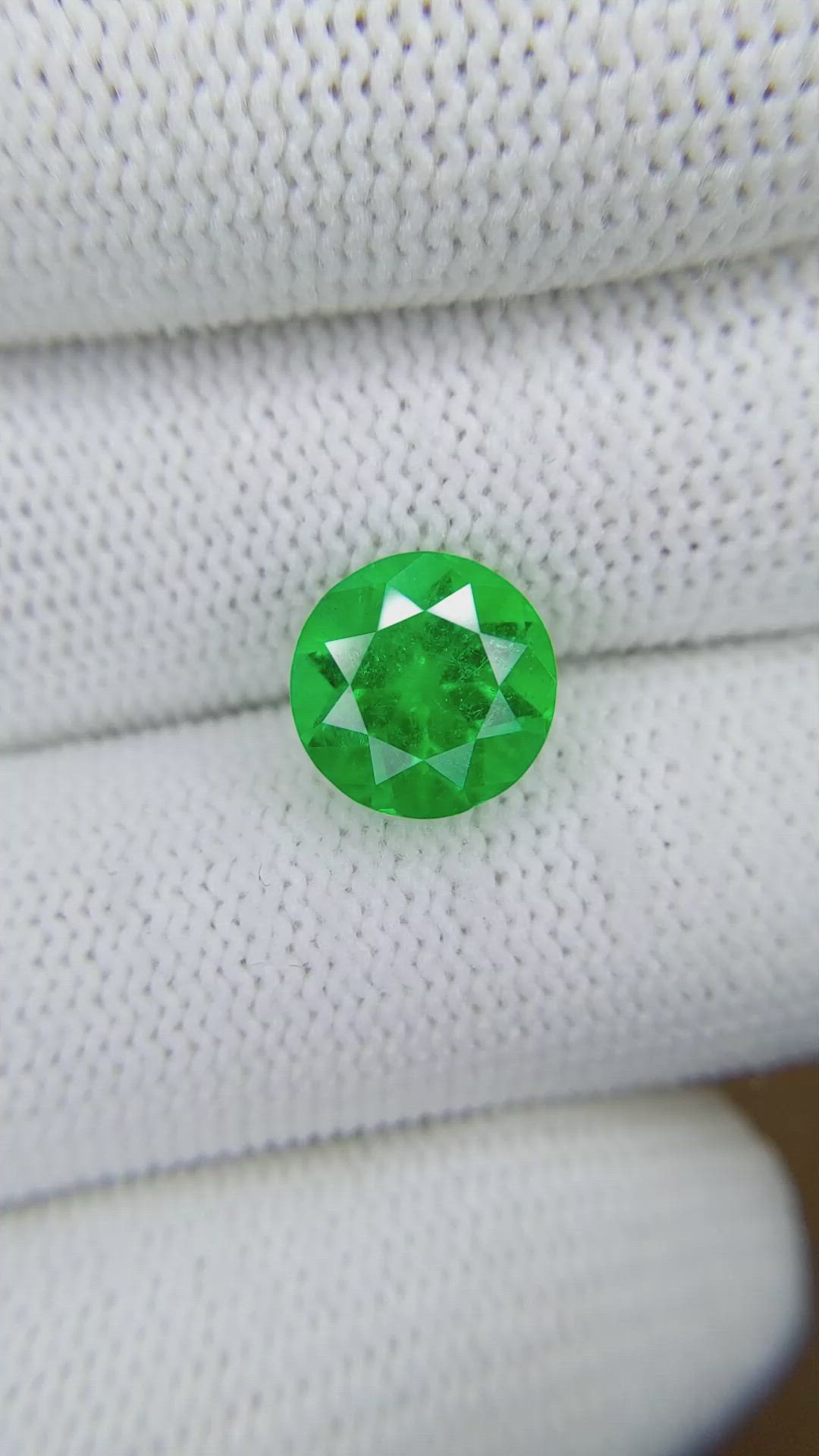 3.16 Ct. Emerald from Colombia Size Video