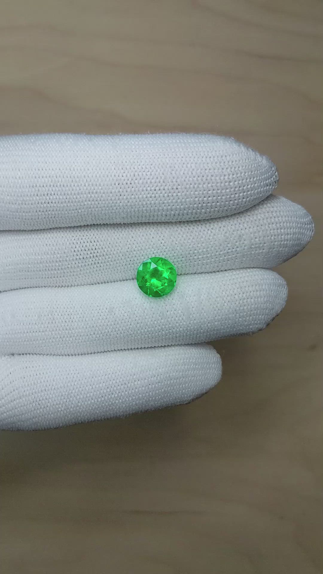 3.16 Ct. Emerald from Colombia Size Video