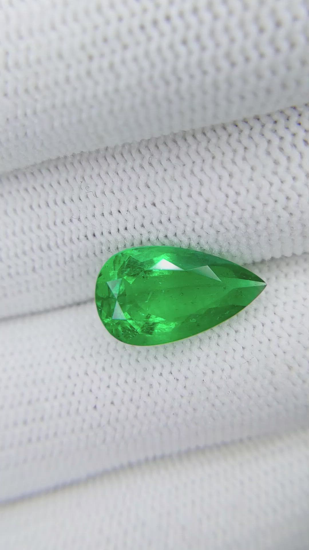 4.73 Ct. Emerald from Colombia Size Video