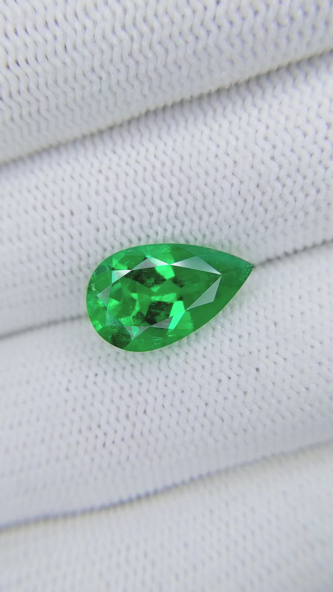 4.53 Ct. Emerald from Colombia Size Video