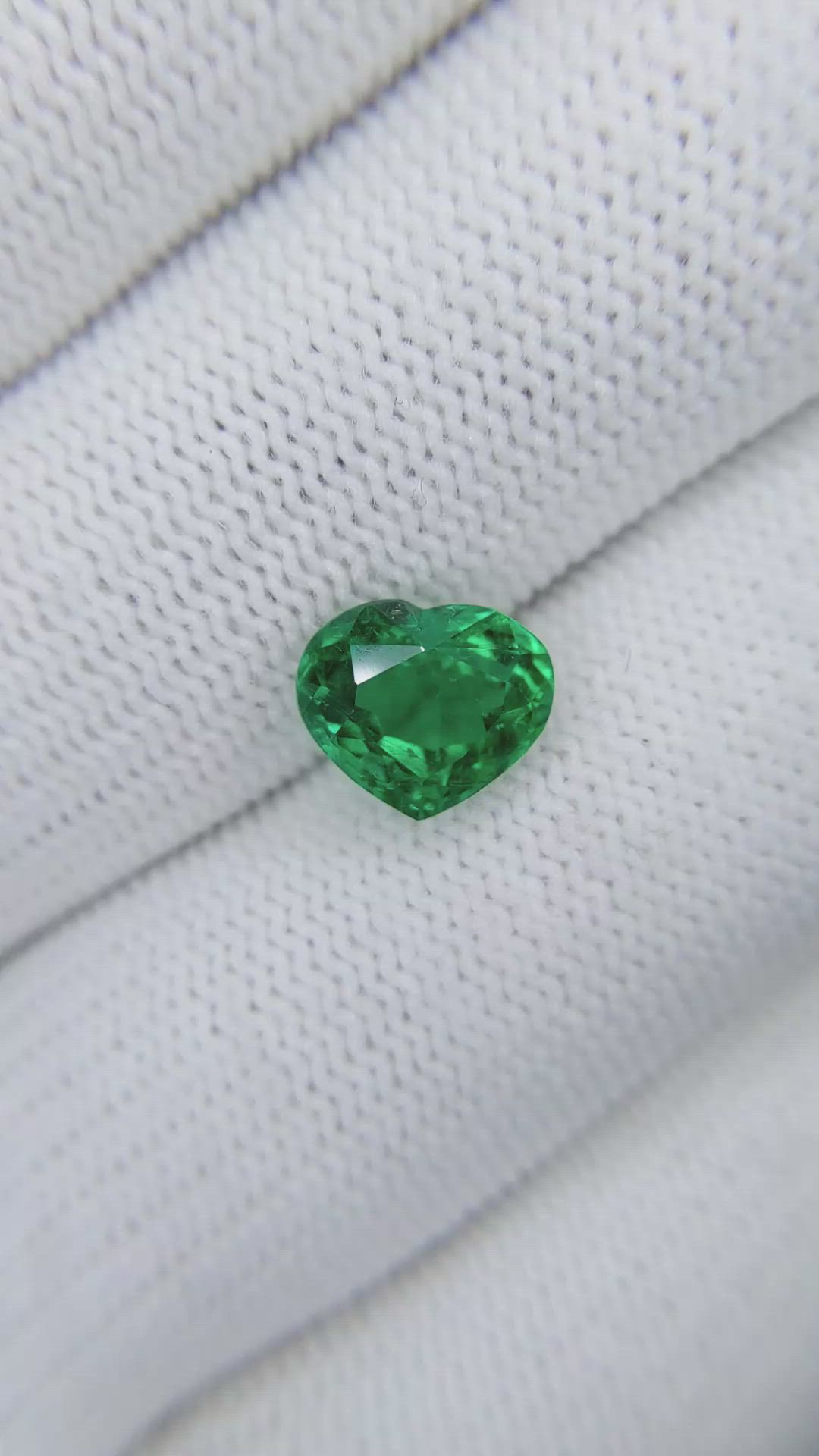 2.23 Ct. Emerald from Colombia - Muzo Size Video