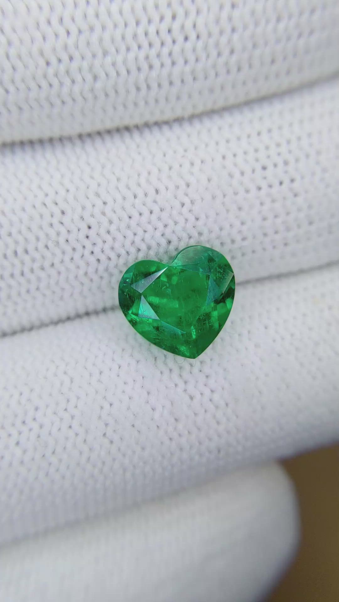 3.25 Ct. Emerald from Colombia - Muzo Size Video