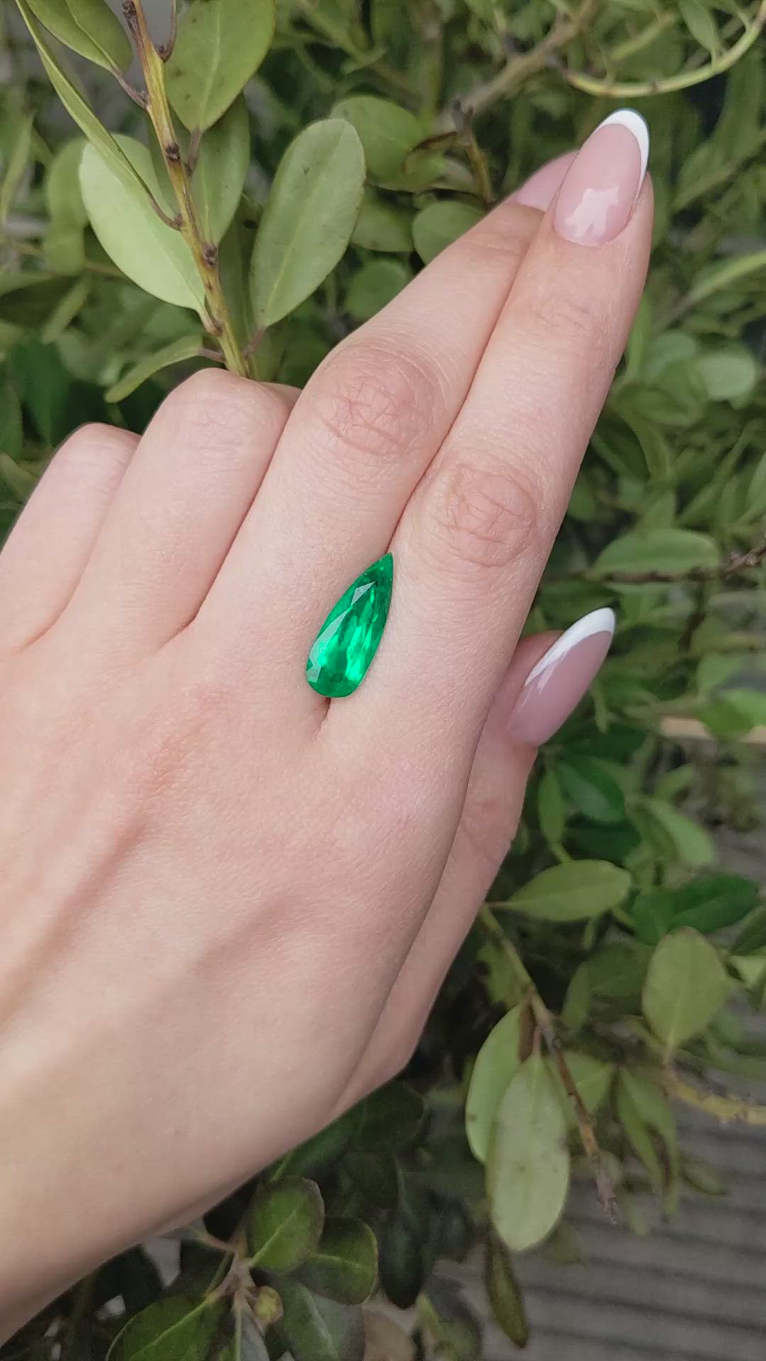 4.12 Ct. Emerald from Colombia - Muzo Size Video