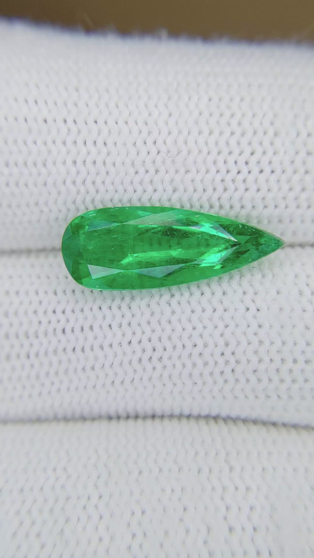4.12 Ct. Emerald from Colombia - Muzo Size Video