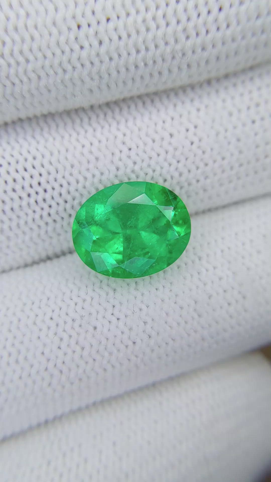 4.92 Ct. Emerald from Colombia Size Video